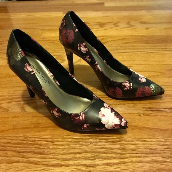 Christian Siriano Pointed Toe Pumps - Picture 3 of 5